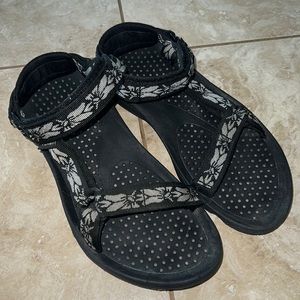 TEVA Women’s Hurricane                                 Sandal: Black&White